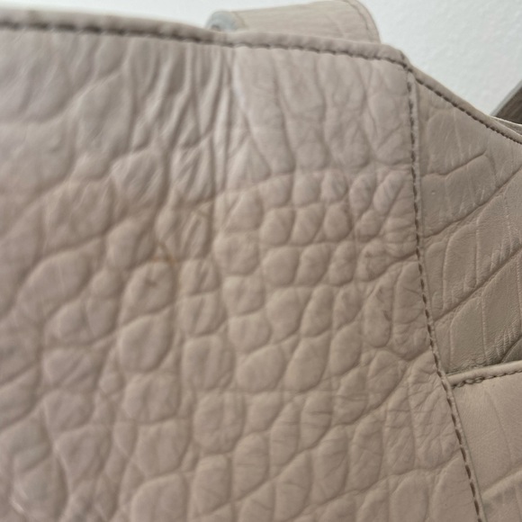 COPY - Brahmin Brayden Pearlized Ivory/Light Gray Leather Tote Bag Croc Embossed - Picture 7 of 15